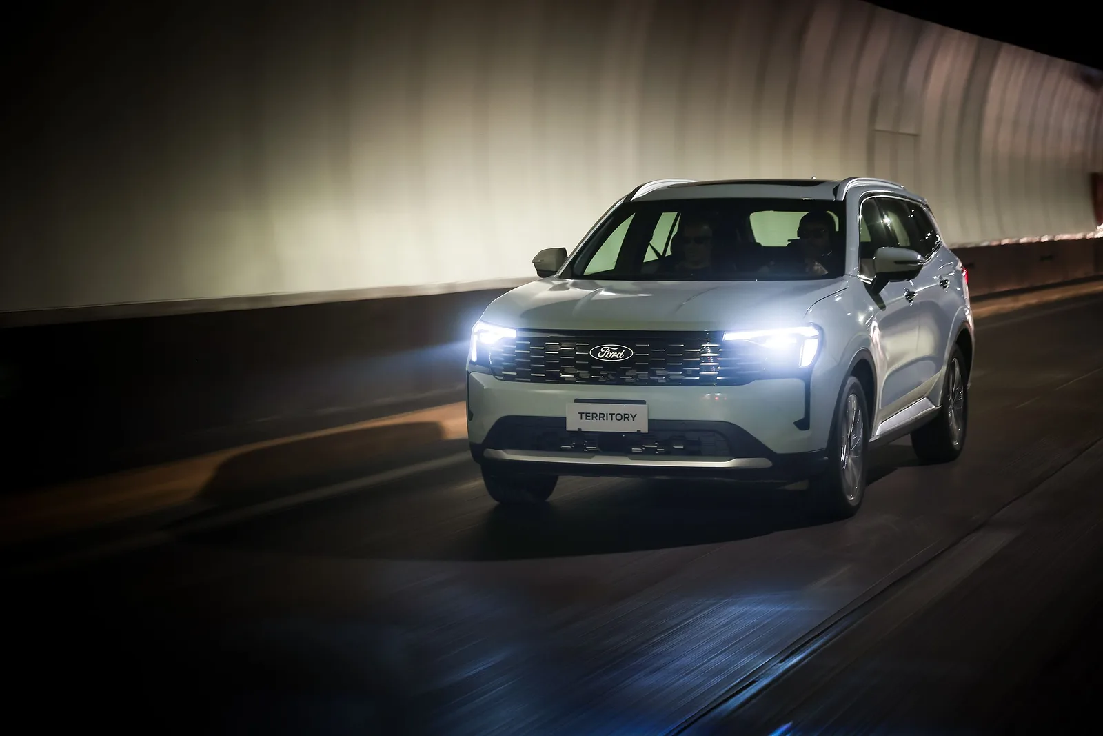 Faróis e Luzes de Condução Diurna em LED