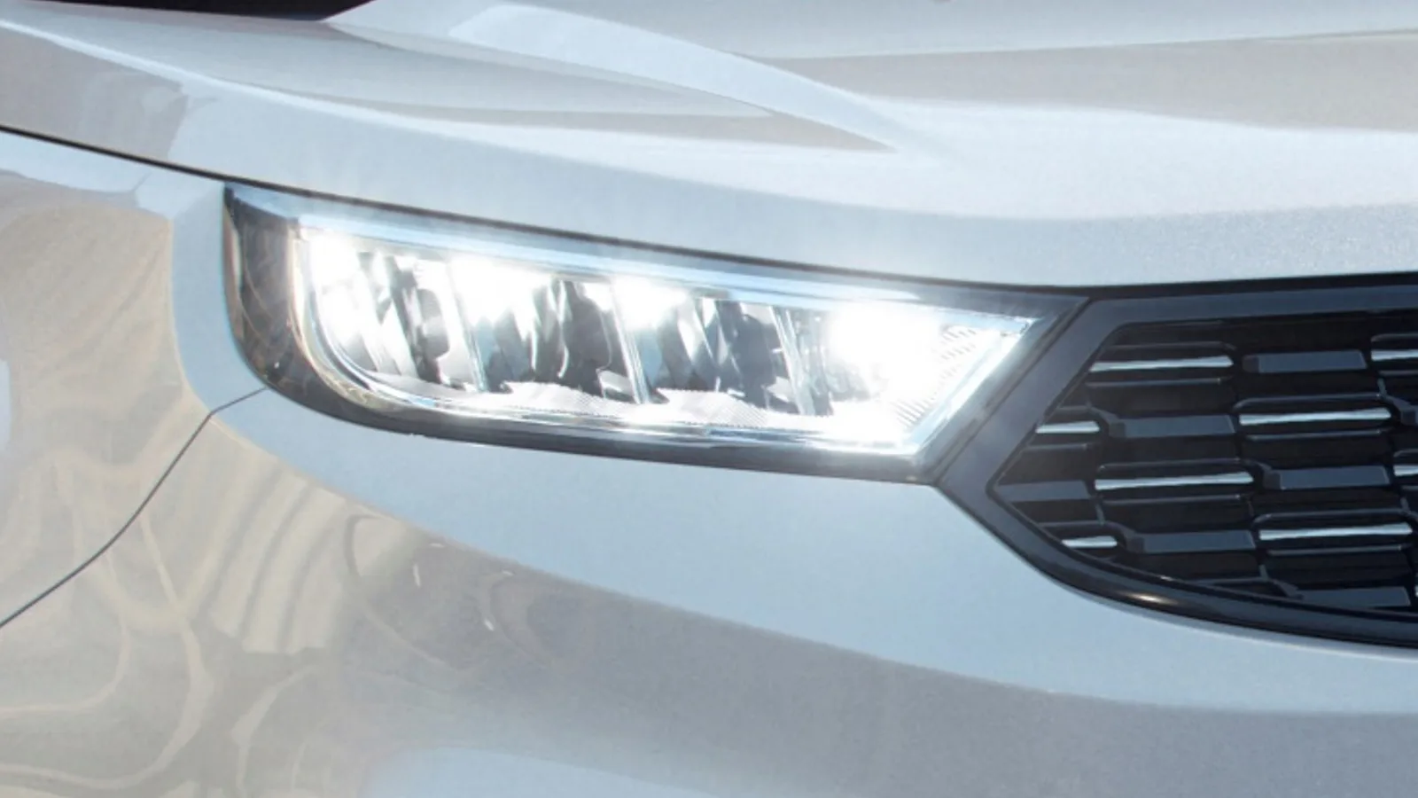 Faróis e Luzes de Condução Diurna em LED
